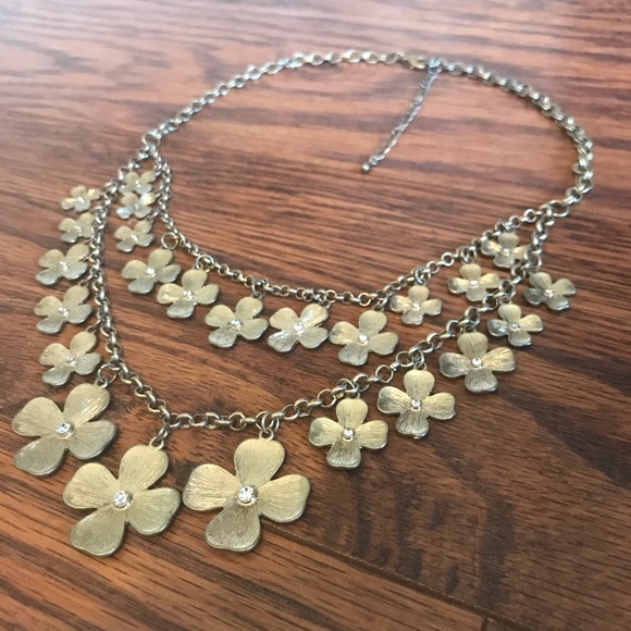 Francesca’s Two-Tier Golden Flowers Necklace - Picture 4 of 4
